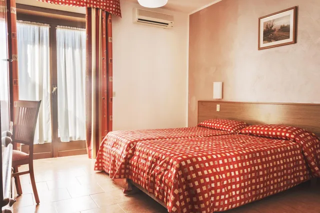 غرفة بسرير مزدوج أو سريرين منفصلين، Surf Hotel Pier 1/5