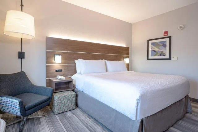 غرفة قياسية بسرير كينج لذوي الإعاقة، Holiday Inn Express Hotel And Suites Vandalia 5/10