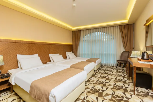 غرفة ديلوكس ثلاثية، Atro Hotel 6/10