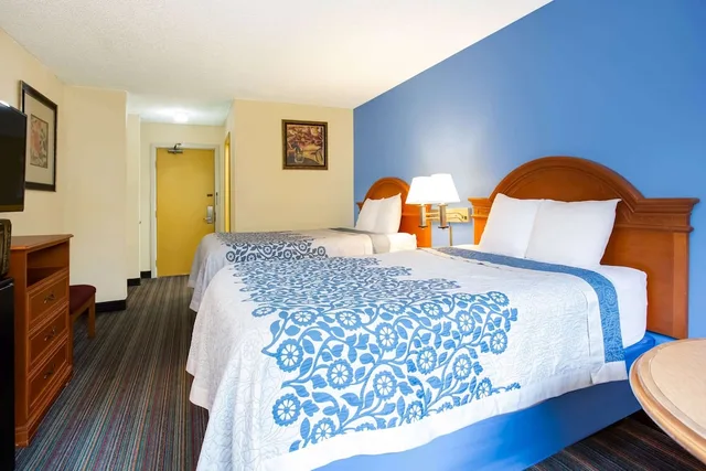 غرفة بسريرين مزدوجين لذوي الإعاقة، Days Inn by Wyndham Runnemede Philadelphia Area 1/4
