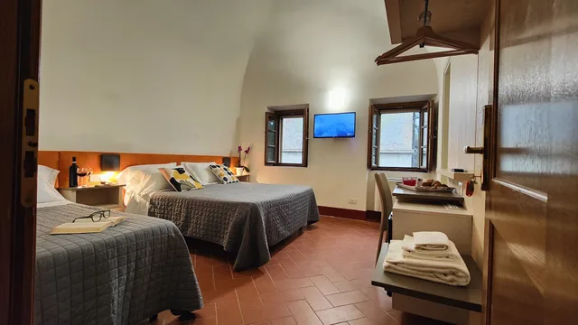 غرفة قياسية ثلاثية بثلاثة أسرّة، Chiostro Delle Monache - Hostel Volterra 1/4
