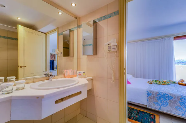 جناح جونيور بسرير كوين بإطلالة جزئية على البحر مع أريكة، Creta Star Hotel - Adults Only 4/5