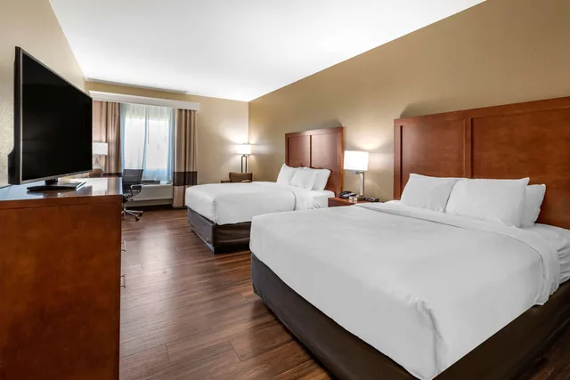 جناح بسريرين كوين مع أريكة، Comfort Inn Crawfordsville 2/3