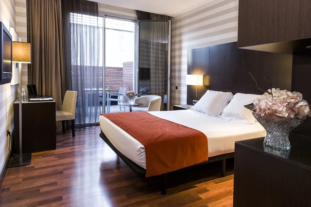 Room, Triple, 3 Beds, Zenit Pamplona 2/4