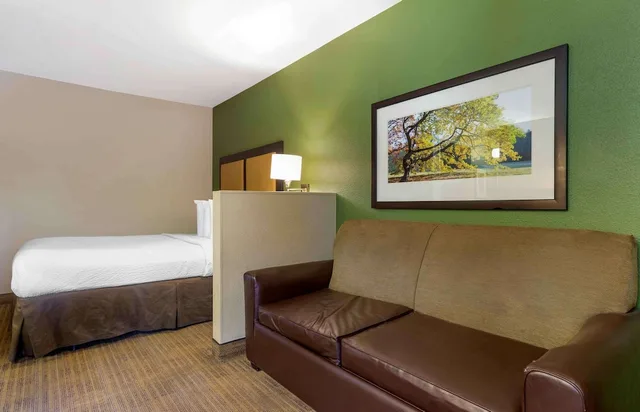 استوديو ديلوكس بسرير كوين مع أريكة، Extended Stay America Select Suites Phoenix Airport E Oak St 2/4
