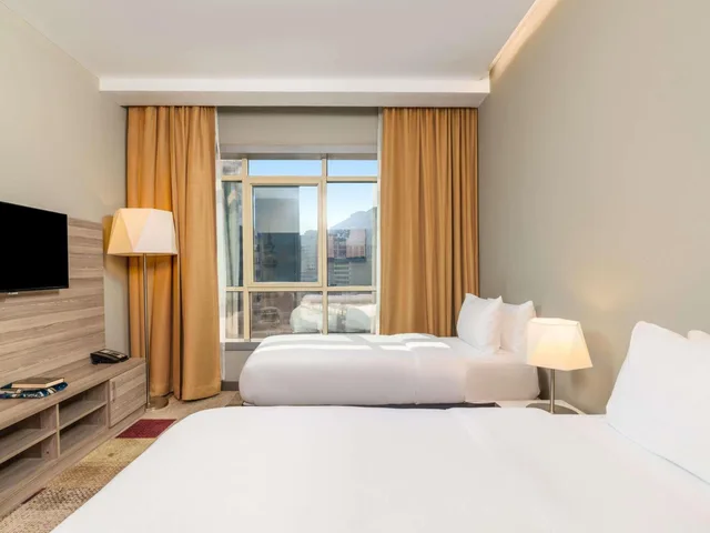 غرفة كلاسيكية بسريرين منفصلين مع أريكة، Mercure Makkah Aziziah 2/10