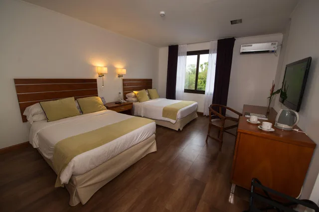 Master, 2 Queen Beds، Saint George Hotel 3/7