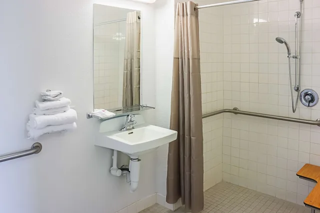 غرفة ديلوكس بسرير مزدوج لذوي الإعاقة، Motel6 Porterville, CA 4/5