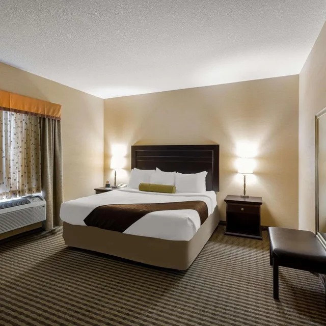 جناح بسرير كينج بغرفة نوم واحدة مع أريكة، Best Western Sunrise Inn and Suites 2/8