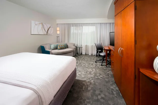 Room, Courtyard By Marriott San Antonio Seaworld Lackland 2/4