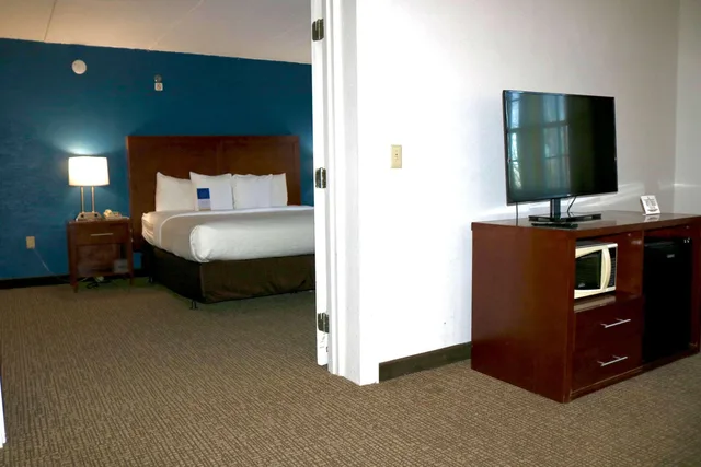 جناح، Comfort Suites Near Casinos 4/10