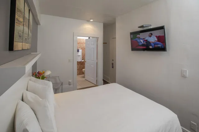 غرفة قياسية بسرير كوين، Edwardian Hotel 4/10