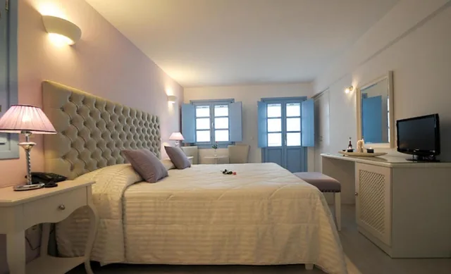 غرفة بسرير مزدوج بإطلالة على البحر بشرفة، Kythira Golden Resort 4/8