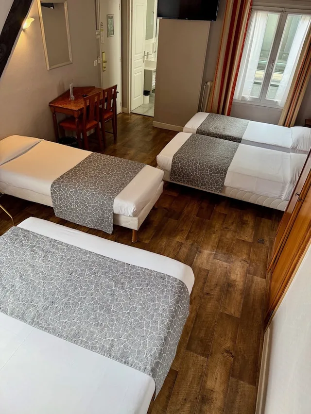 Family, 1 Double and 3 Single Beds، Hotel Richmond 9/10