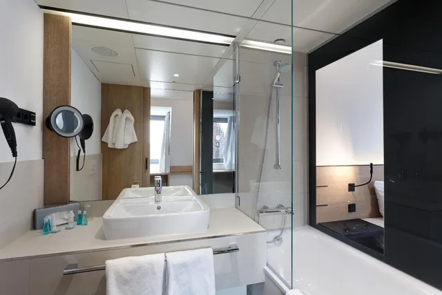 جناح جونيور، Sorat Hotel Saxx Nurnberg 1/2