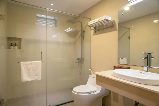 Superior, King Bed, Balcony, Orbit Hotel 6/6