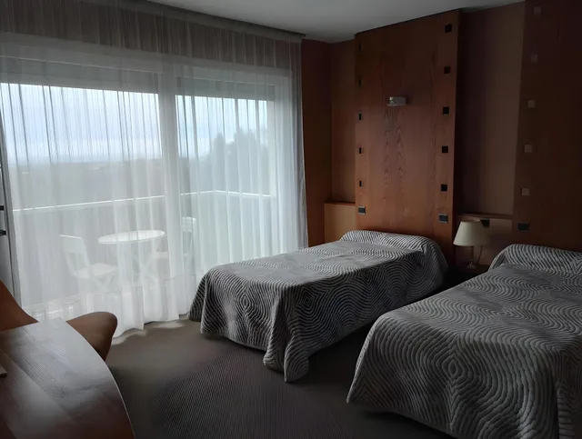 غرفة قياسية بسريرين منفصلين، Hotel authentic by balladins Rodez / Le Ségala 1/1