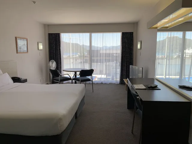 Edit, King Bed، Edit Picton 3/7