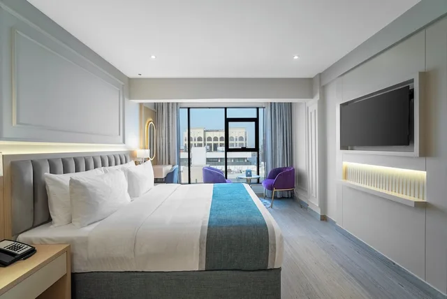 غرفة تنفيذية بسرير كينج، Grand Ambassador Hotel 1/4