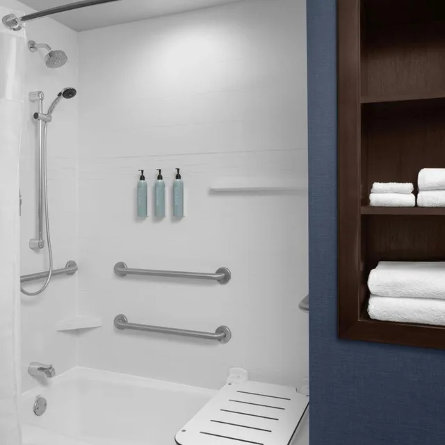 جناح بسرير كينج بغرفة نوم واحدة مع أريكة بحوض استحمام لذوي الإعاقة، Residence Inn Chicago Downtown Loop 4/5
