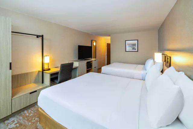 Upgrade, 2 Queen Beds، Comfort Inn Kingston - Highway 401 6/10