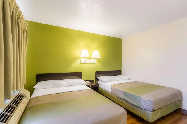 غرفة ديلوكس رباعية، Motel6 Green Bay, WI 8/10