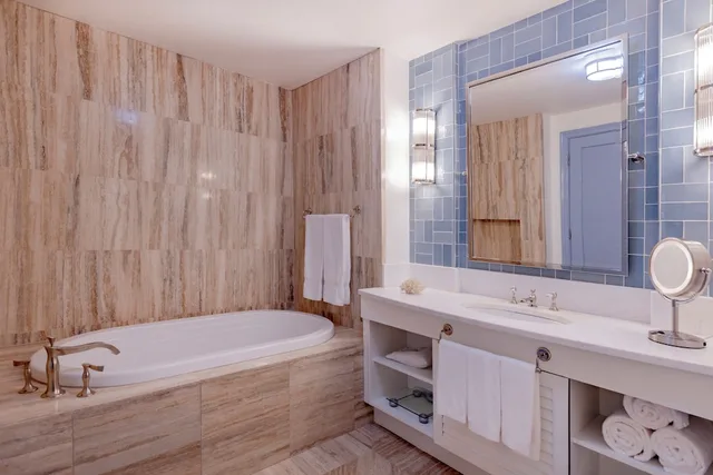 غرفة كلاسيكية بسرير كينج بإطلالة على المدينة بشرفة، The Seagate Hotel Spa 3/4