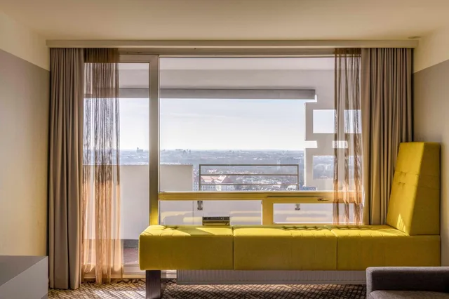 غرفة بريميوم بسرير كوين، Four Points by Sheraton Munich Arabellapark 3/3