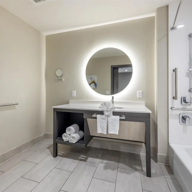 غرفة بسرير كينج وسريرين كوين لذوي الإعاقة، Best Western Plus Executive Residency Jackson Northeast 5/5