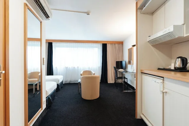 First, Economy, Queen Bed، Westotel Nantes Atlantique 10/10