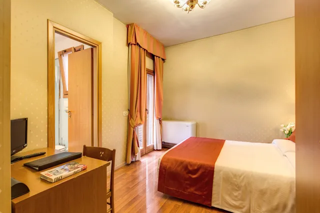غرفة بسرير مزدوج أو سريرين منفصلين، Flower Garden Hotel 3/5