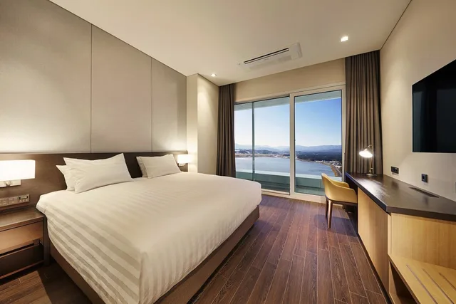 غرفة ديلوكس بسرير كوين بإطلالة على البحيرة، SkyBay Hotel Gyeongpo 2/5