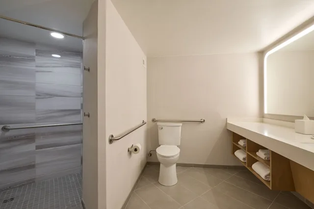غرفة بسرير كينج، Marriott Long Beach Downtown 3/6