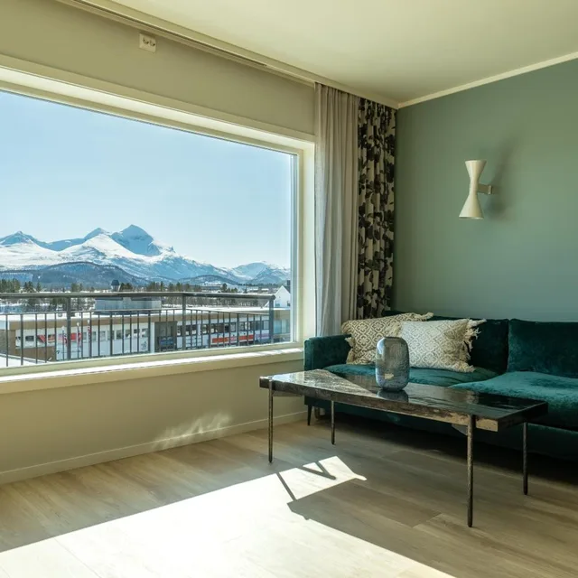 جناح بشرفة، Bardufoss Hotell 4/8