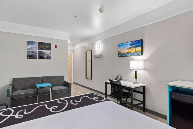 جناح تنفيذي بسرير كوين مع أريكة، La Quinta Inn Suites Raymondville 6/10