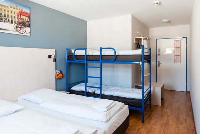 Mixed Dorm, 6 Beds, a&o Wien Hauptbahnhof 1/8