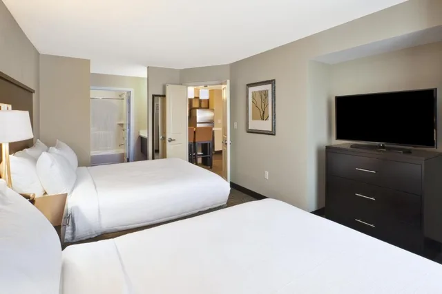جناح بغرفتي نوم لذوي الإعاقة، Staybridge Suites Benton Harbor St Joseph 1/2
