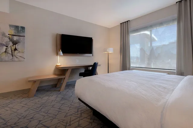 غرفة بسرير كينج لذوي الإعاقة، Fairfield Inn & Suites by Marriott Denver Airport at Gateway Park 3/8