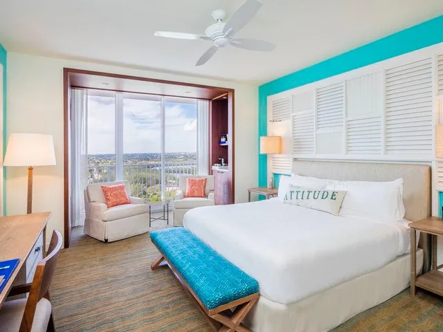 غرفة بسرير كينج، Margaritaville Hollywood Beach Resort 1/2