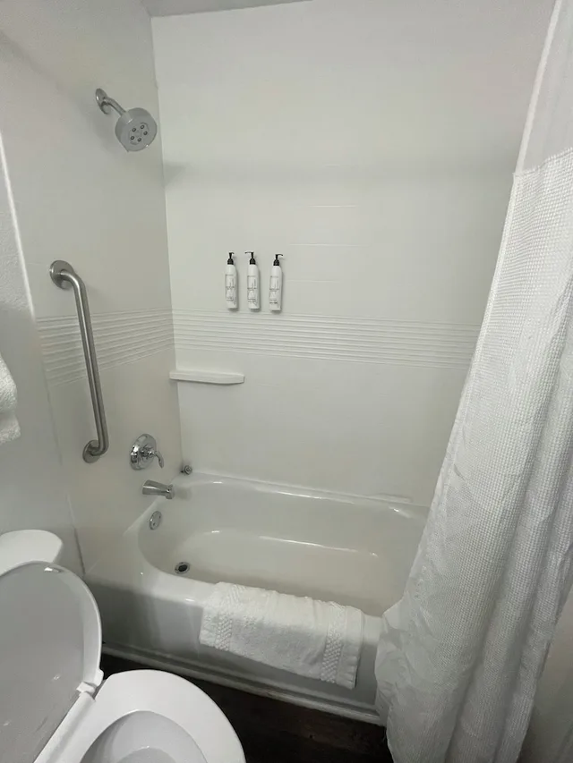 جناح بسرير كوين بغرفة نوم واحدة مع أريكة، TownePlace Suites by Marriott Wichita East 5/6