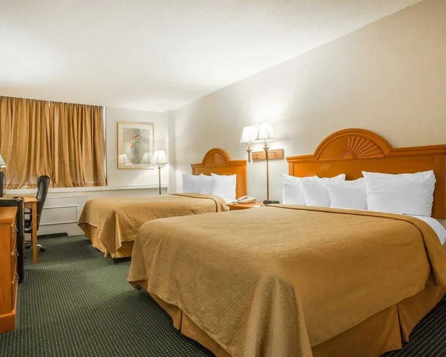 غرفة بسريرين كوين للمدخنين، Quality Inn Massena NY 1/2