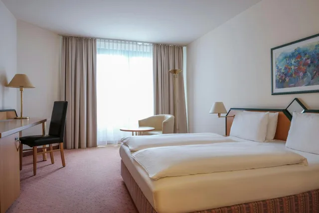 غرفة سوبيريور بسرير كينج وسرير كوين، FOUR Essen City Centre 8/10