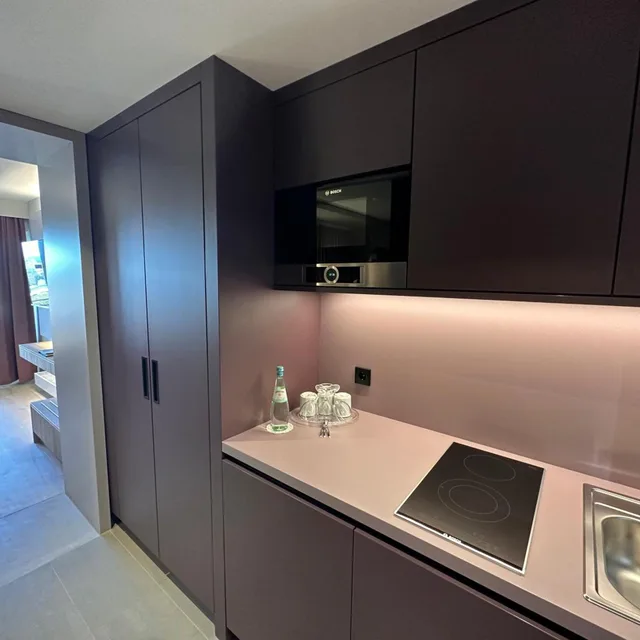 جناح جونيور بشرفة، Room in B&B - Studio for 2 People in Hamburg Mitte, Cozy and Modern 10/10