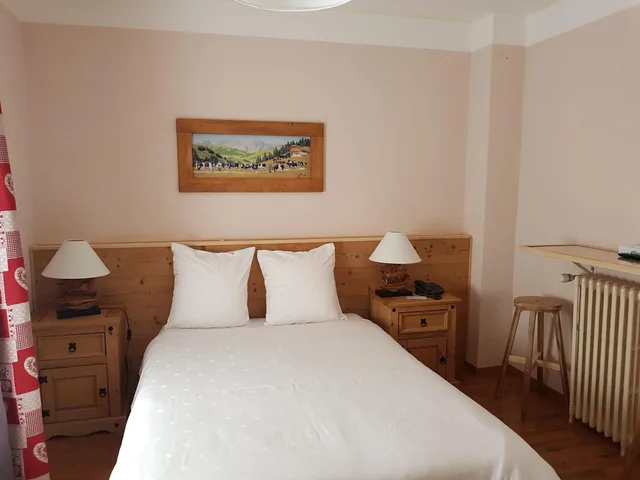 Standard, Double Bed, Hotel De Geneve 1/3
