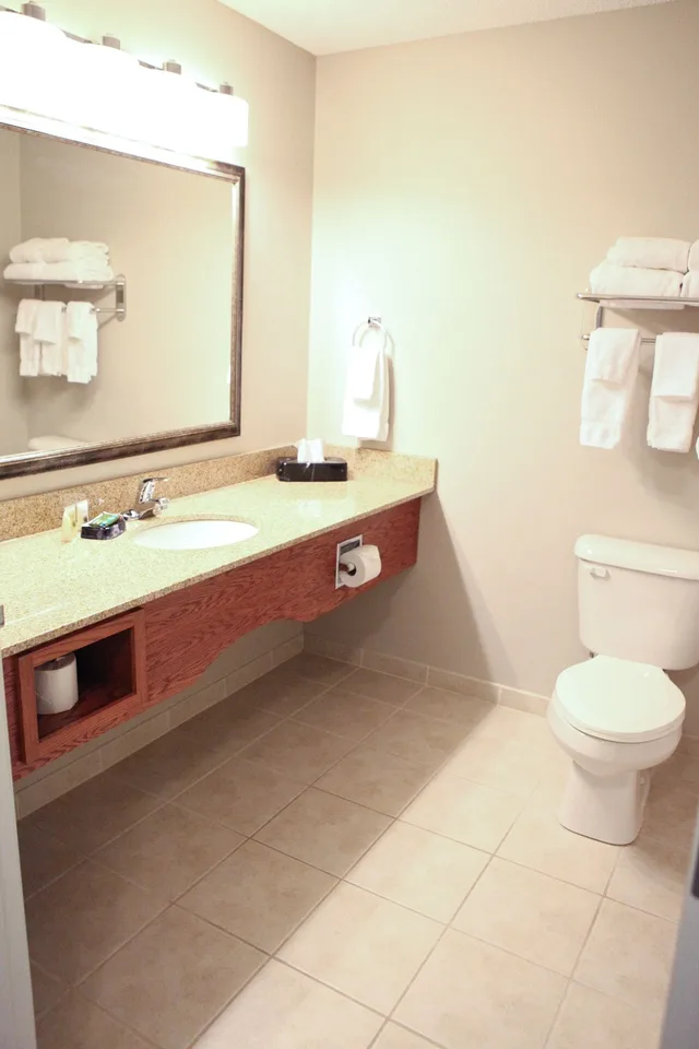 غرفة تنفيذية بسرير كينج، Grandstay Hotel And Suites Perham 2/3