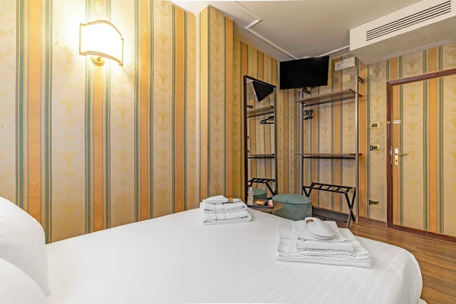 Classic, Double Bed, Private Bathroom, Ca Morosini 2/10