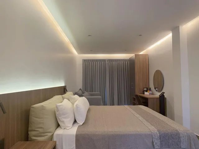 جناح جونيور، Hotel Mayis 1/4