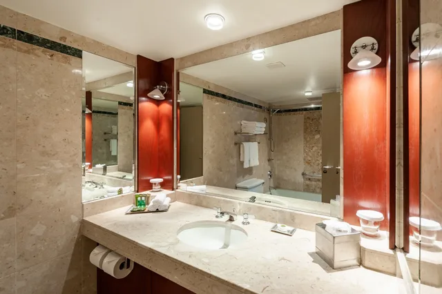 1 Bedroom, Executive, Suite, 1 King and 2 Queen Beds, Murphy Bed، Hotel Montreal Bonaventure 5/5
