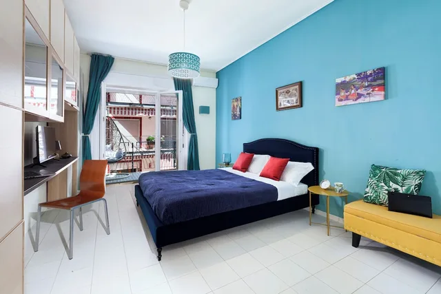شقة بسرير كوين بشرفة بإطلالة جزئية على البحر مع أريكة، YourHome - Parco Sereno Apartment 2/3