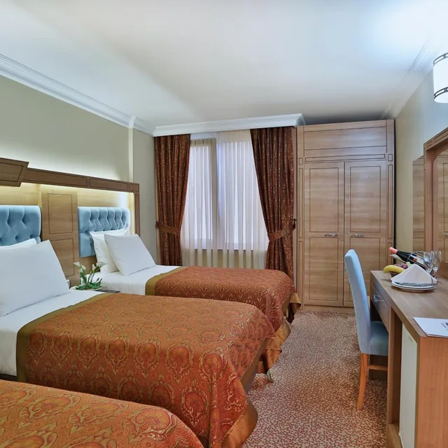 غرفة ثلاثية، Budo Hotel 2/10